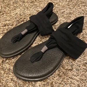 Sanuk yoga sandals